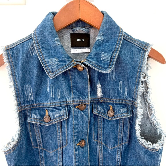 Urban Outfitters BDG Vest UO Women Distressed Denim Sleeveless Jeans Jacket M - Picture 14 of 16